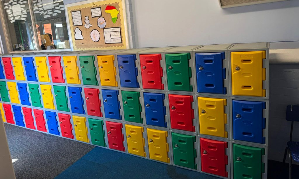 Fortis 450 Plastic Locker Installation