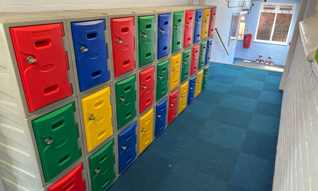 Fortis 450 Plastic Locker Installation